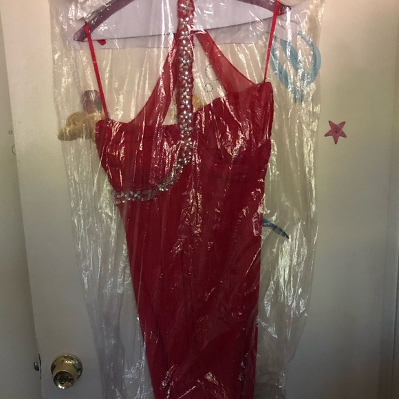 Prom dress - Picture 1 of 3